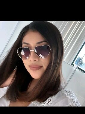 Heart-Shaped Golden Framed Sunglasses with Semi TintedLenses✨🩷